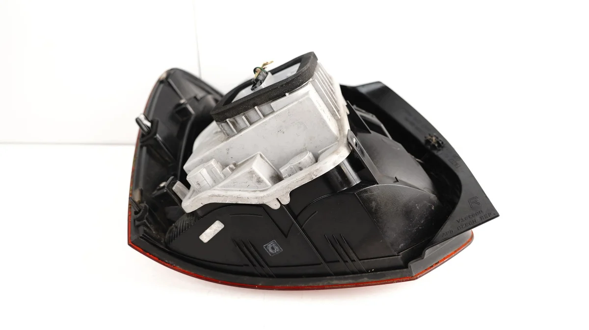 Luz trasera derecha VW Polo 6R 2009-2015 image 7