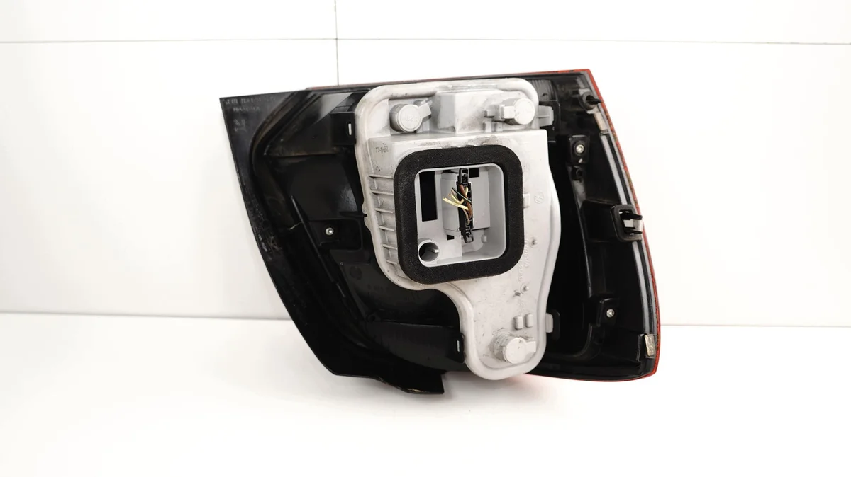 Luz trasera derecha VW Polo 6R 2009-2015 image 8
