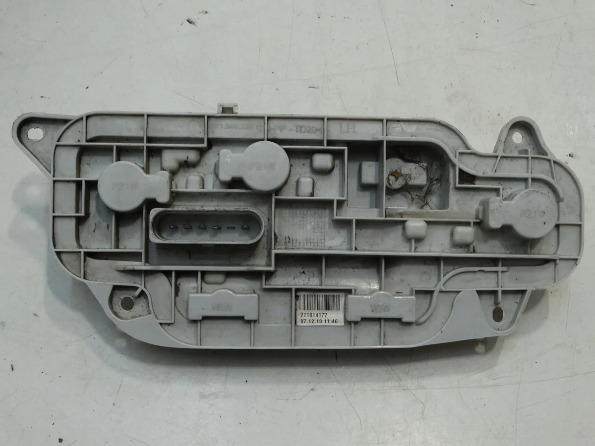Baklykta Vänster VW Caddy 2K1945257C image 4