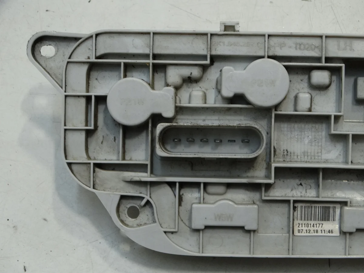 Baklykta Vänster VW Caddy 2K1945257C image 6