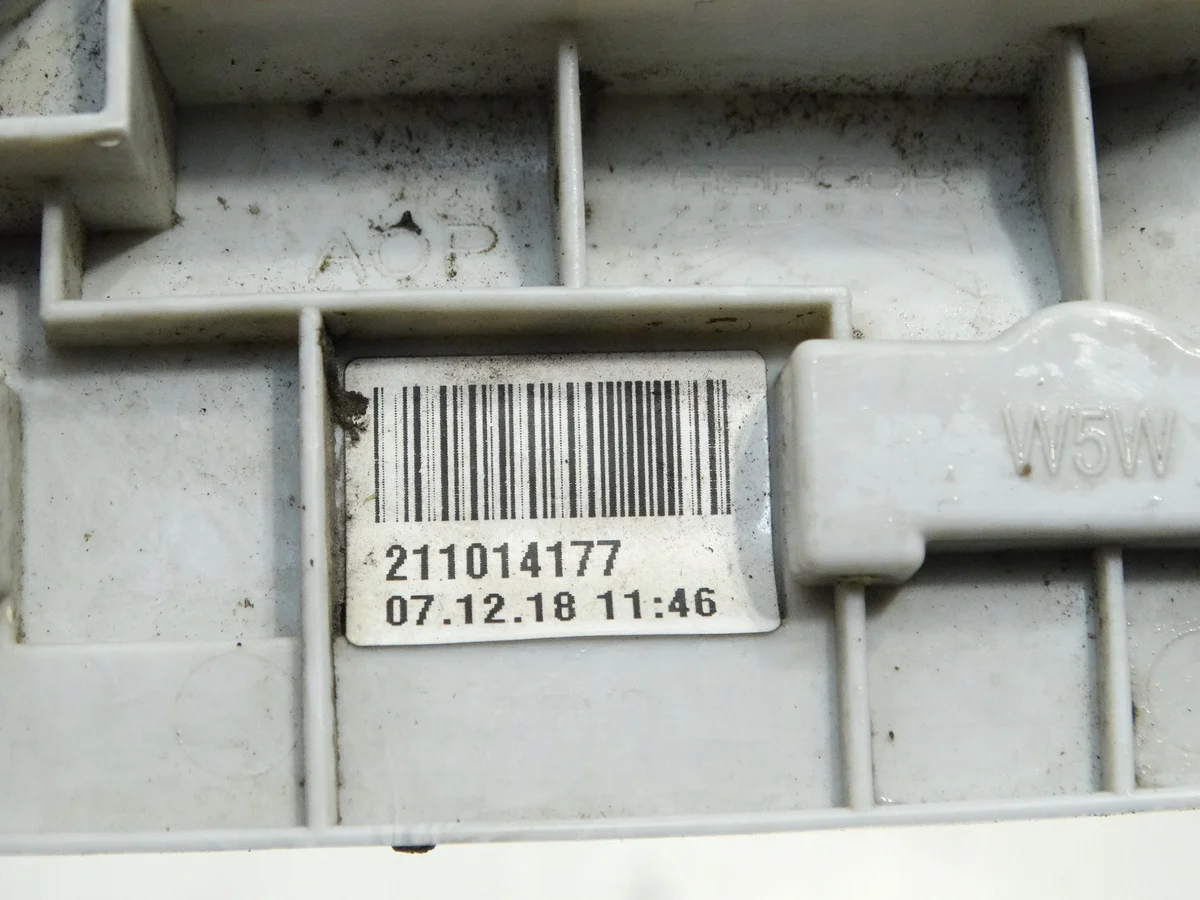 Baklykta Vänster VW Caddy 2K1945257C image 8