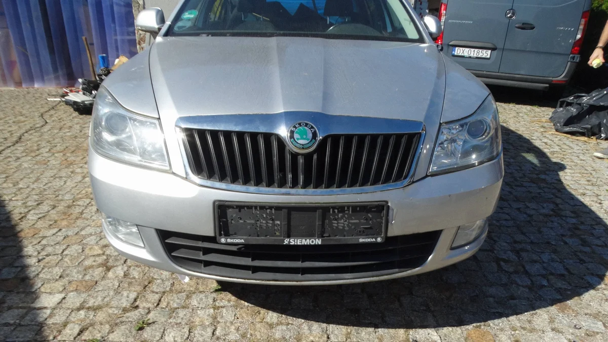 Avant Skoda Octavia II Lift LA7W 1Z0807221M