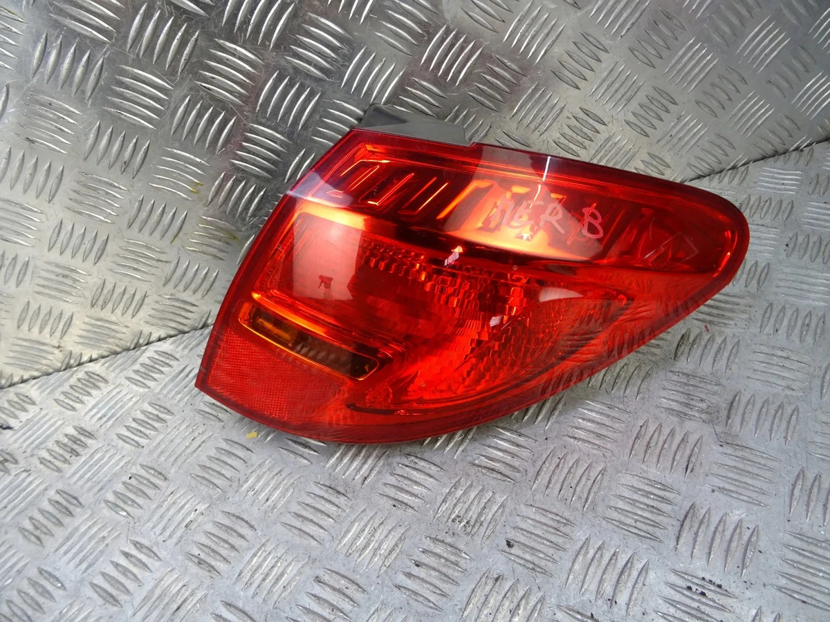 Opel Meriva B Baklykta Höger Använd