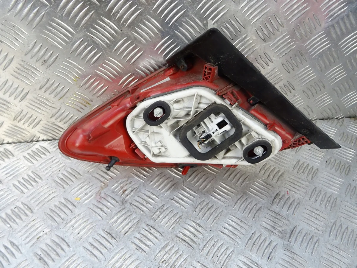 Opel Meriva B Lámpara Derecha Trasera OEM 21630201 image 3