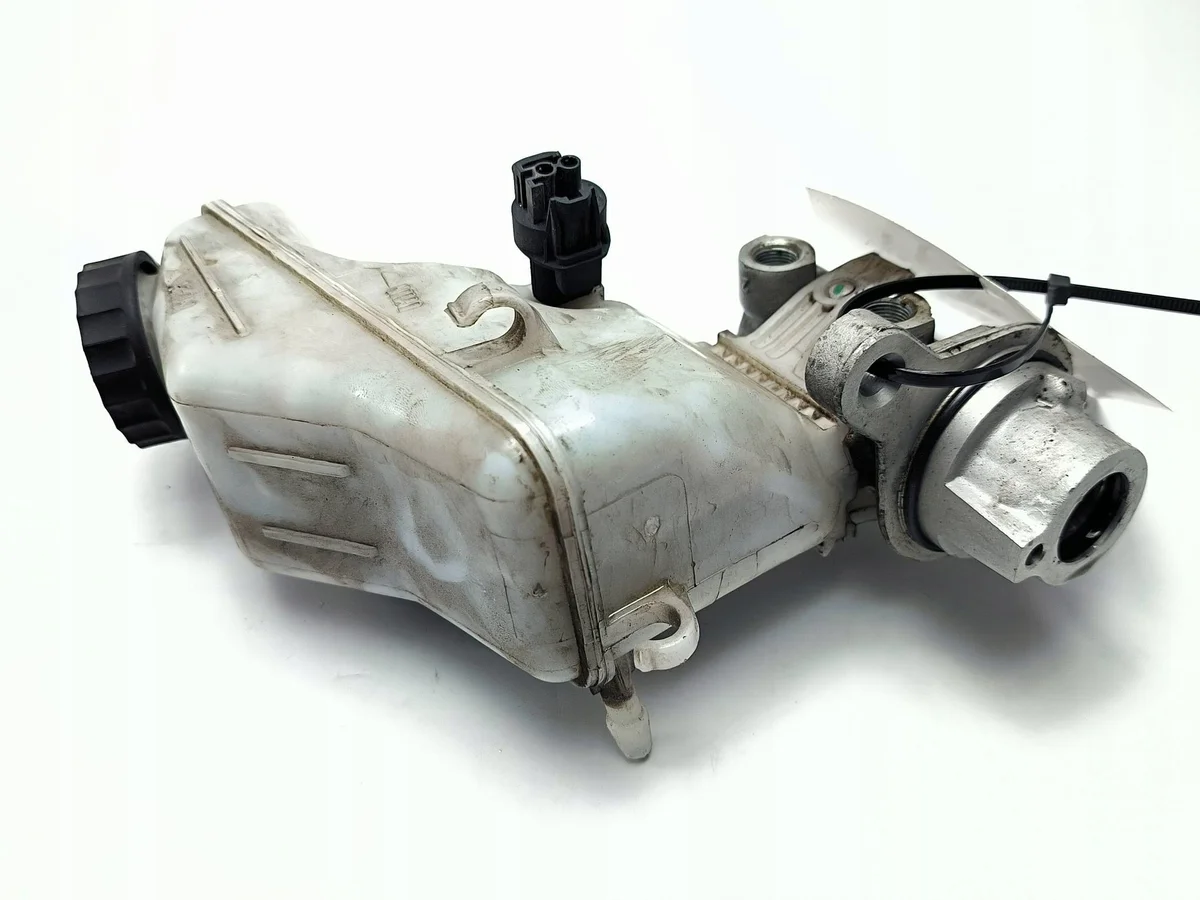 Opel Adam Bromsvätskebehållare 0204800171