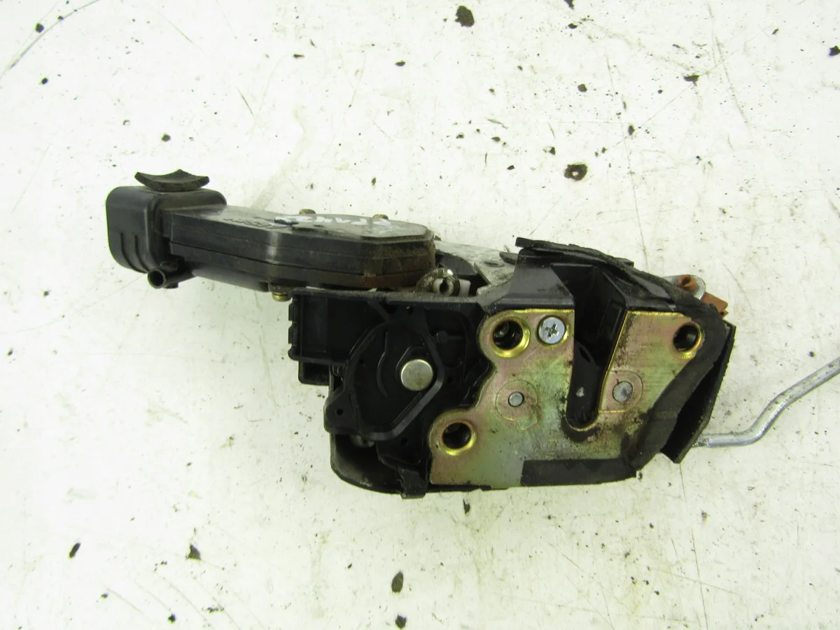 Toyota Corolla E11 Serratura Porta Destra