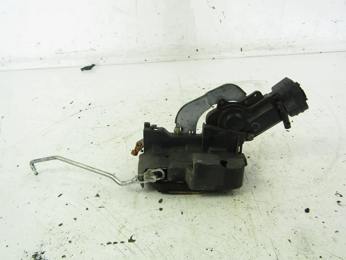 Toyota Corolla E11 Serrure Porte Avant Droit image 5