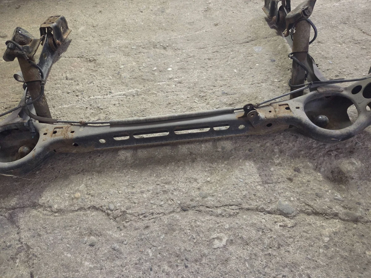 2018 Dodge Grand Caravan Rear Beam Used