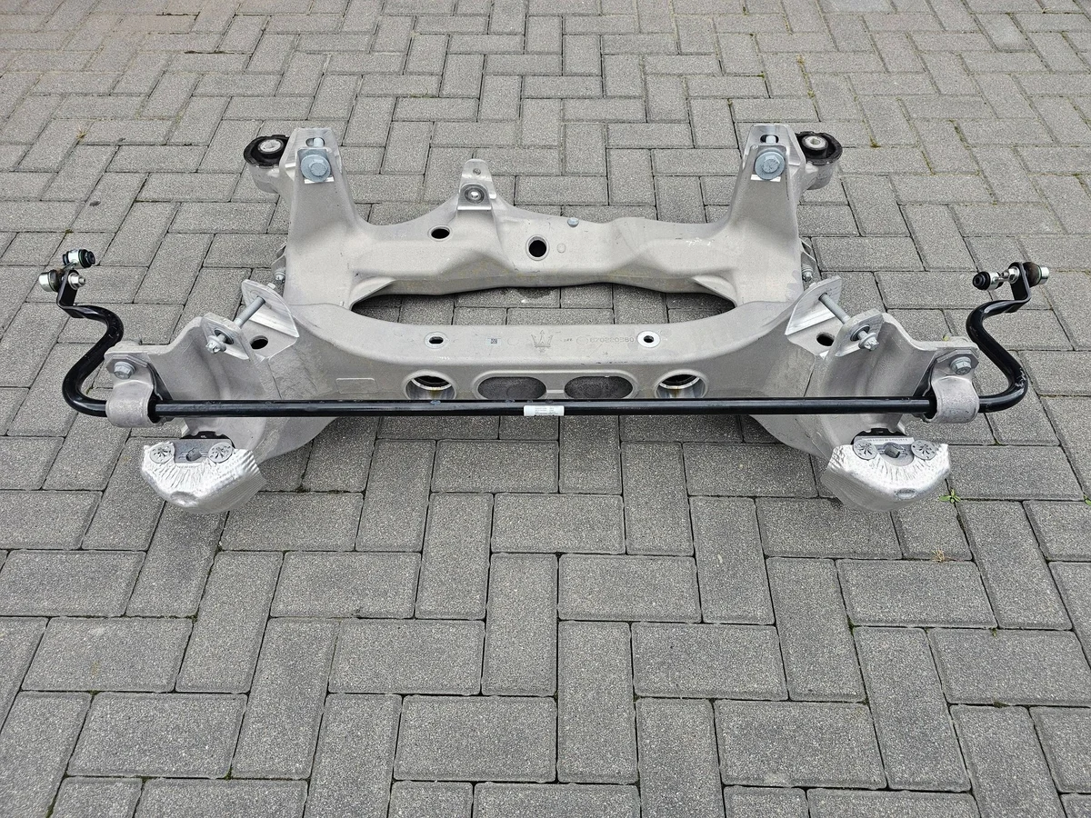 Maserati Granturismo M189 Traverses Arrière image 6