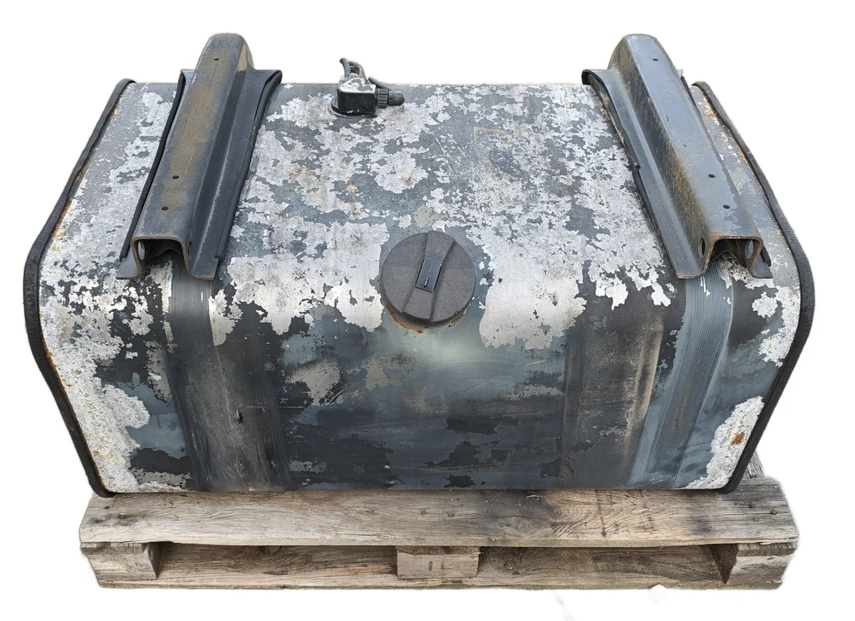 Iveco Eurocargo Tank 300L 107x66x49 image 2