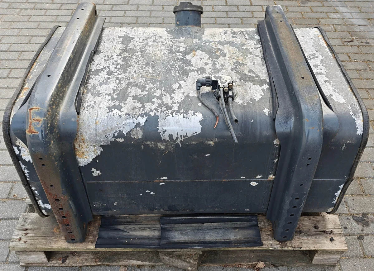 Iveco Eurocargo Tank 300L 107x66x49 image 3