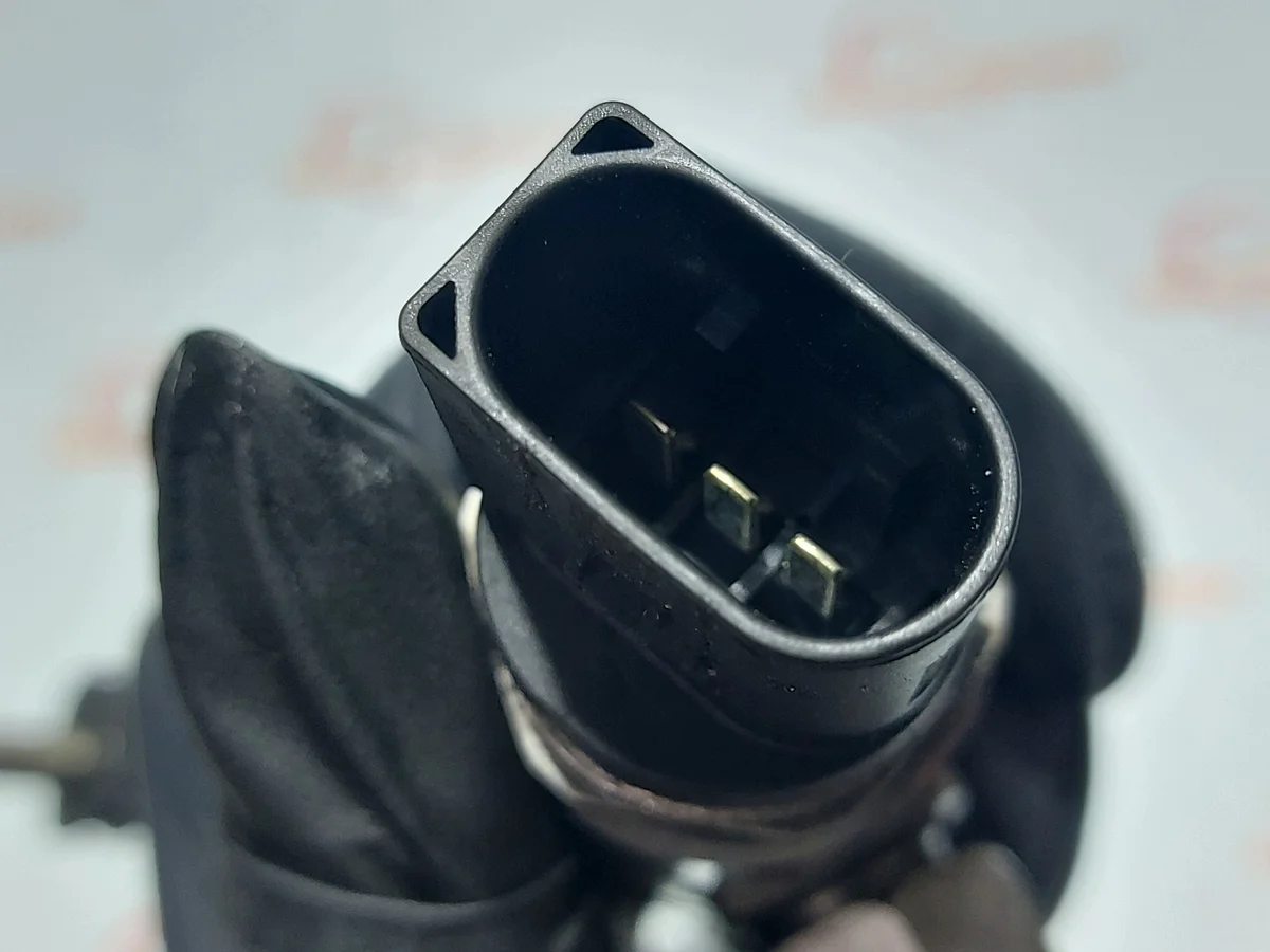 BMW F10 2.0 D N47D20C Einspritzleiste image 3