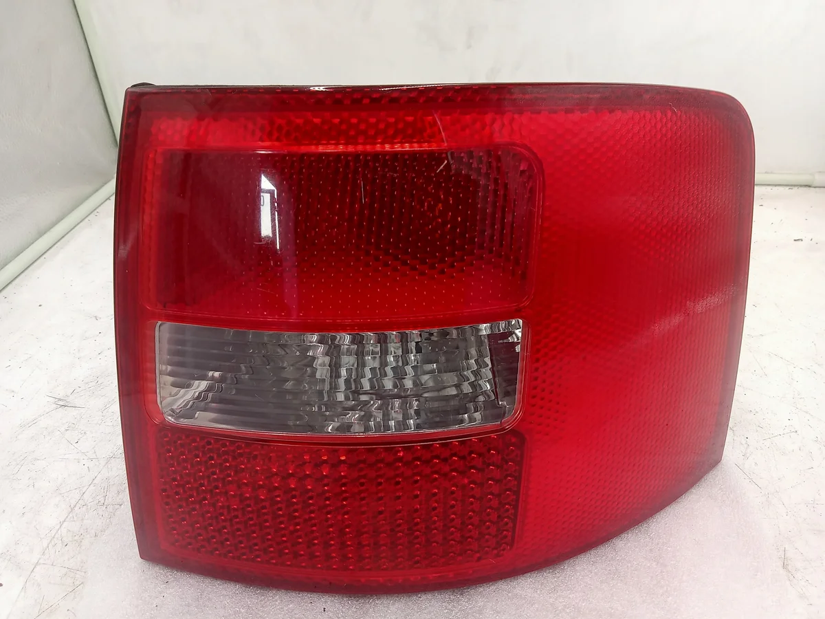 Luz trasera derecha Audi A6 C5 Kombi
