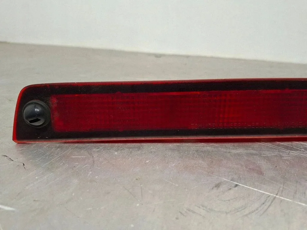 Suzuki 35810-65J0 Third Brake Light Used image 3