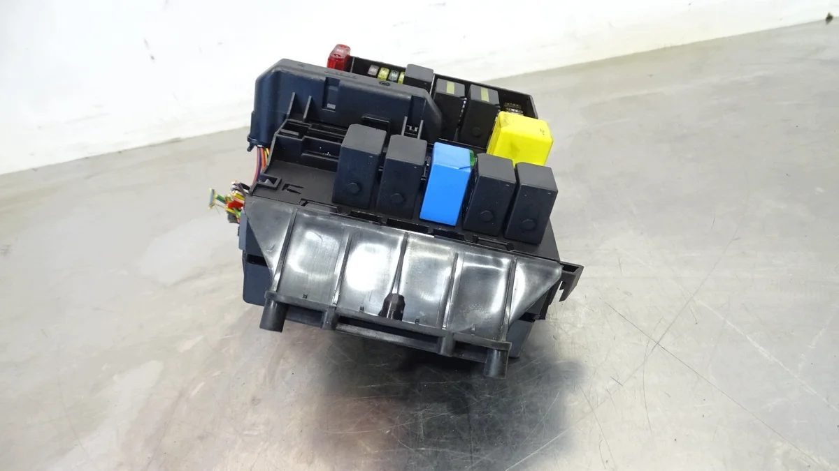 Caja Fusibles Smart Fortwo I Usada image 4