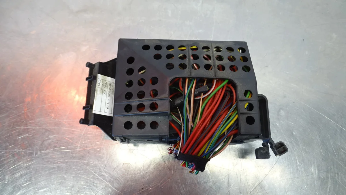 Caja Fusibles Smart Fortwo I Usada image 6