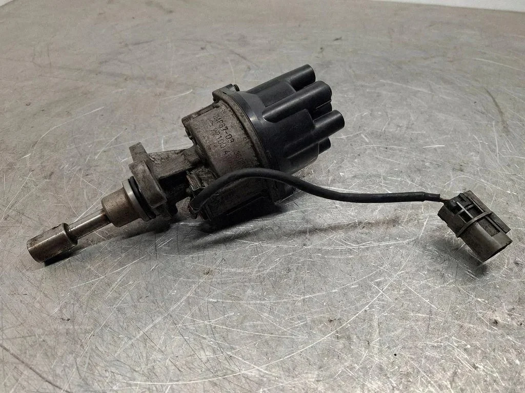 Verdeler Ford Maverick 2210040F00 Gebruikt