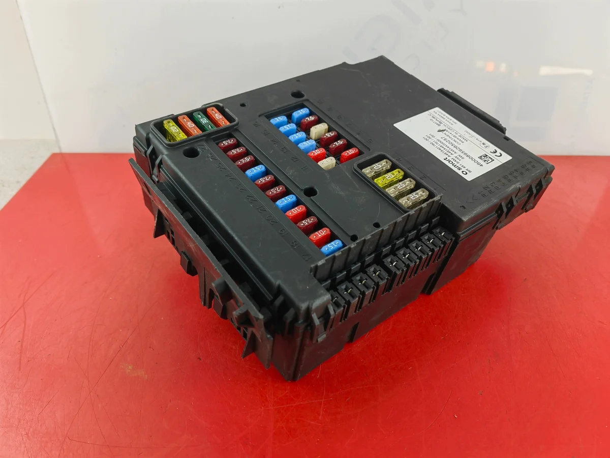 Mercedes W451 Sicherungskasten A4515401750 image 3