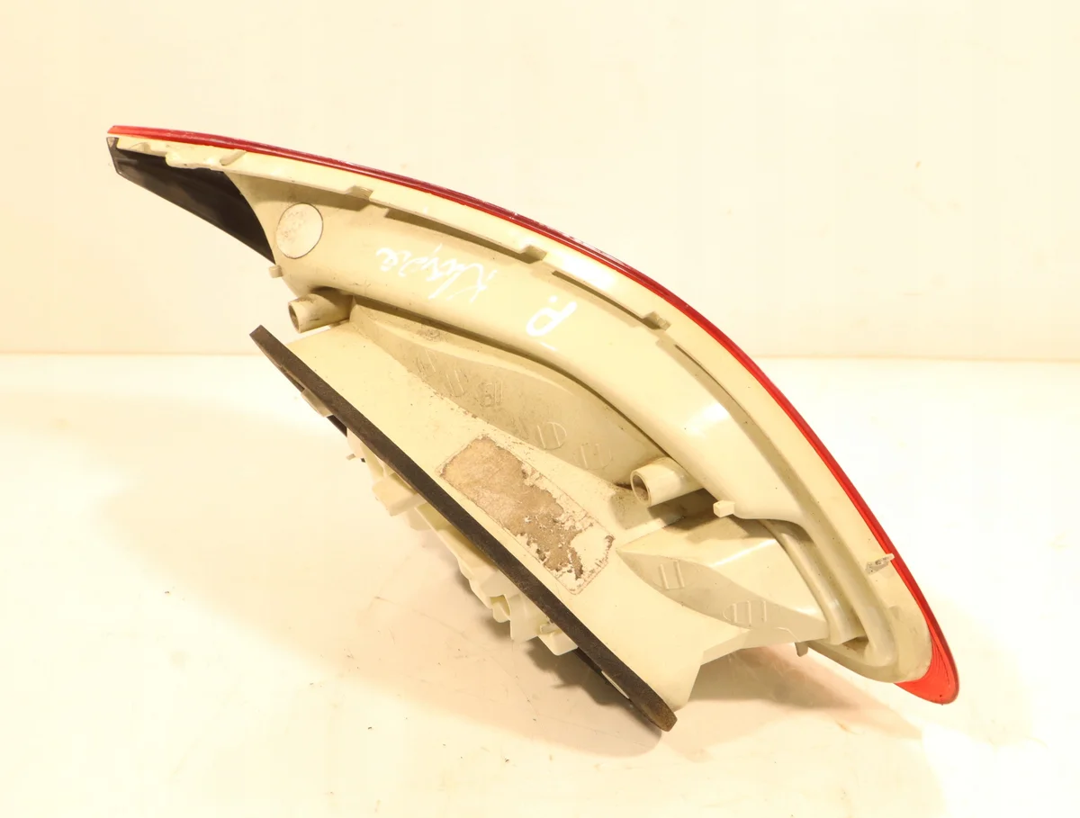 Luz trasera derecha Opel Astra J HB image 5