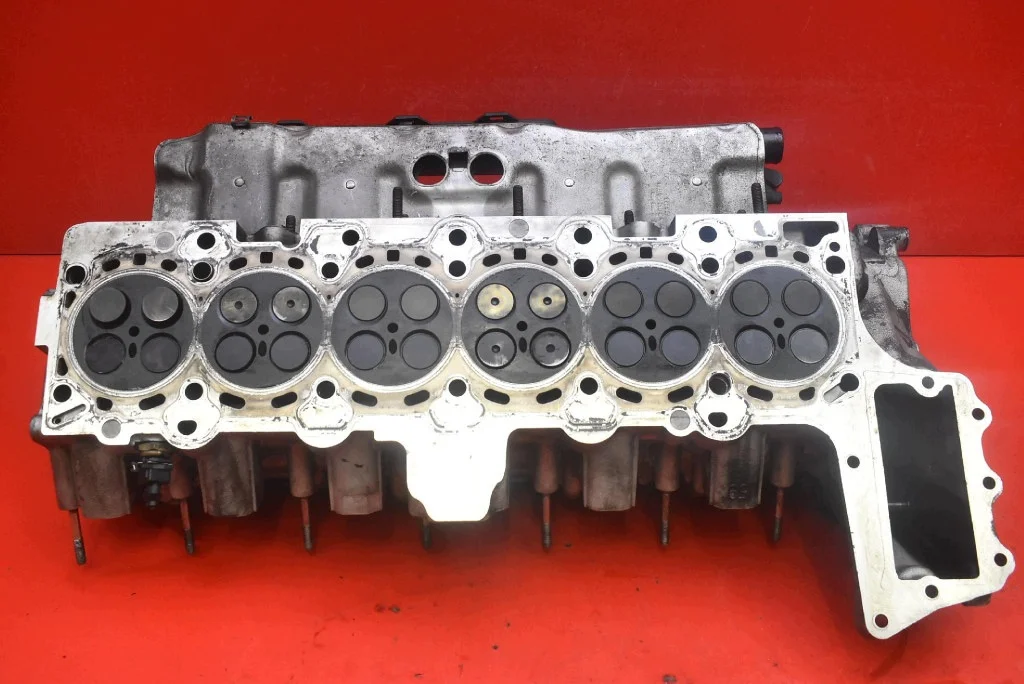 Cilinderkop BMW E60 E61 2.5 D 177 PK image 3