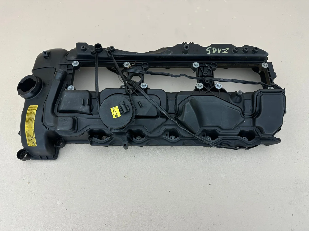 BMW X3 F25 Valve Cover 70355139