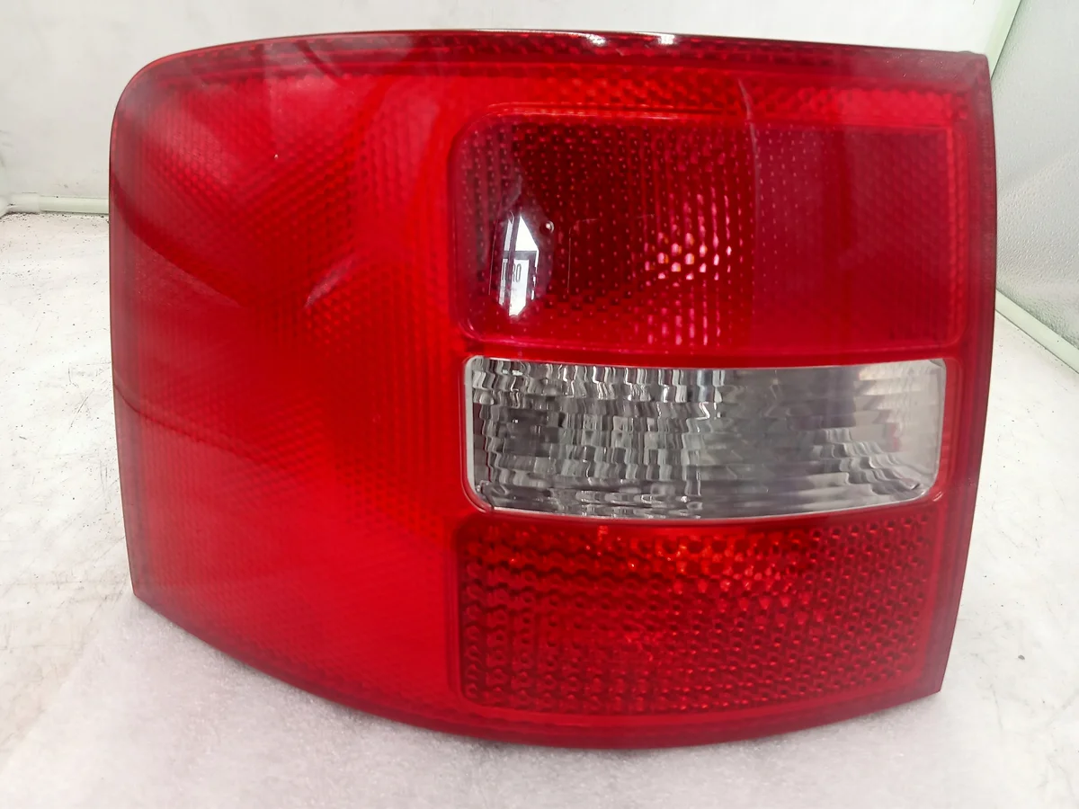 Luz trasera izquierda Audi A6 C5 Kombi