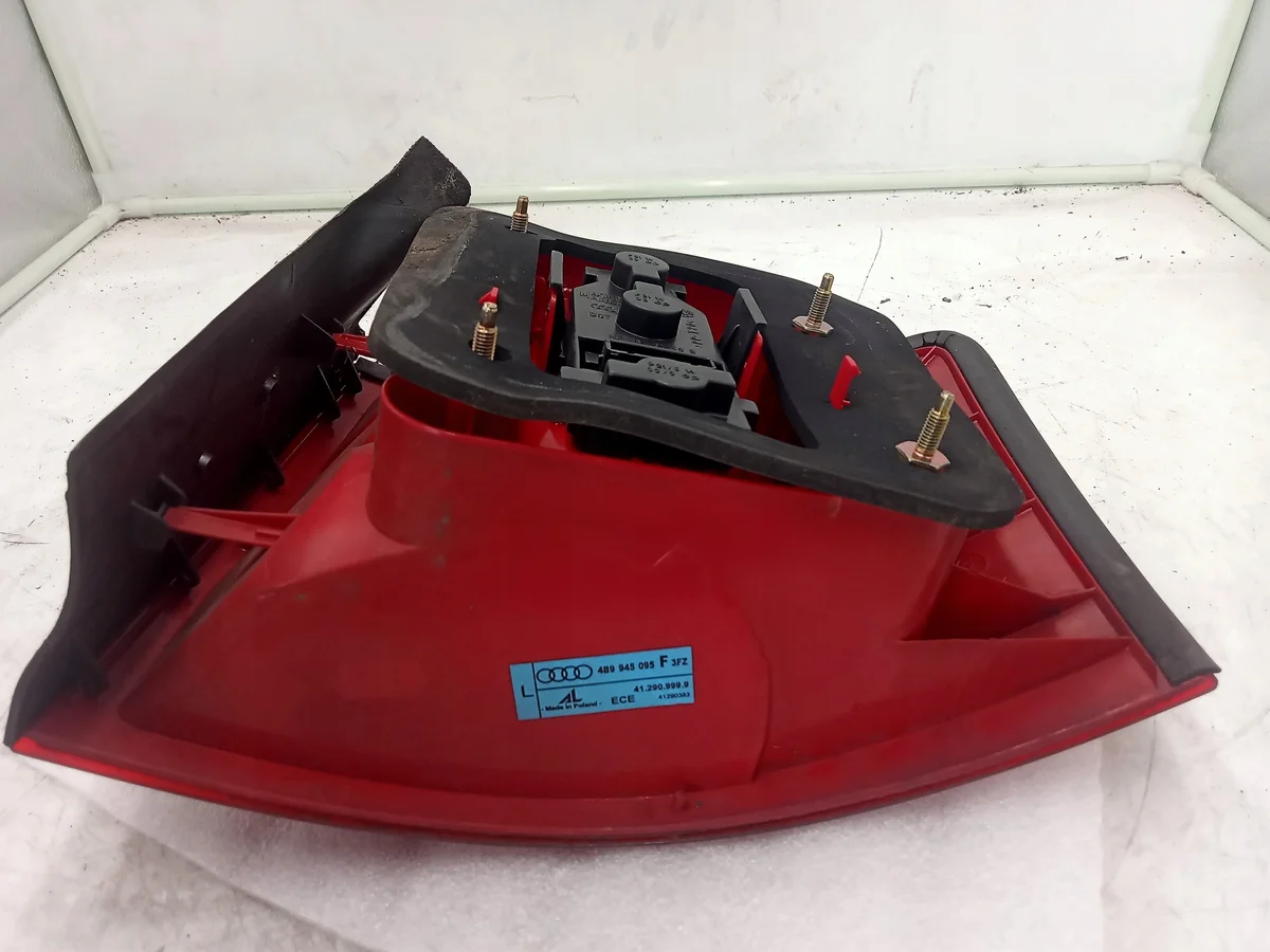 Audi A6 C5 Kombi Left Tail Light Used image 7