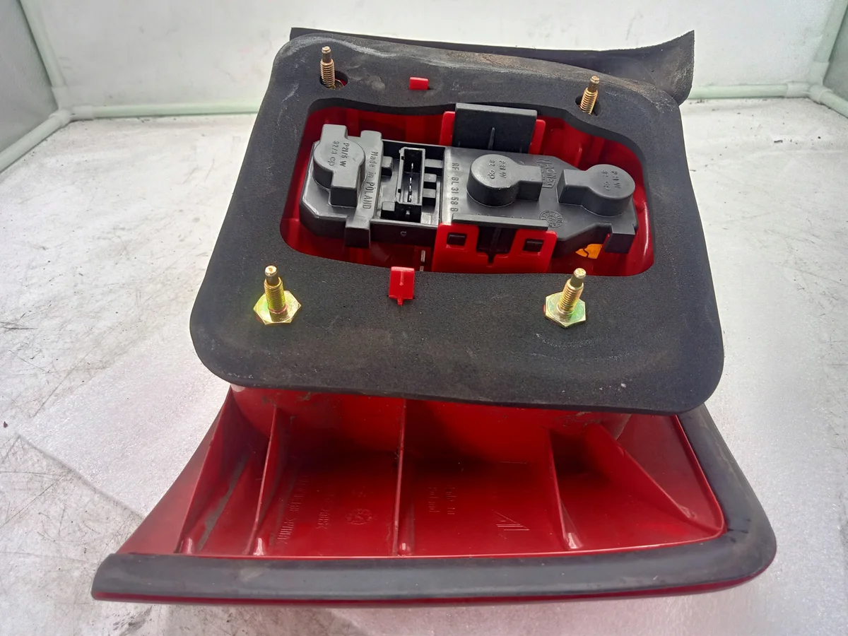 Audi A6 C5 Kombi Left Tail Light Used image 9