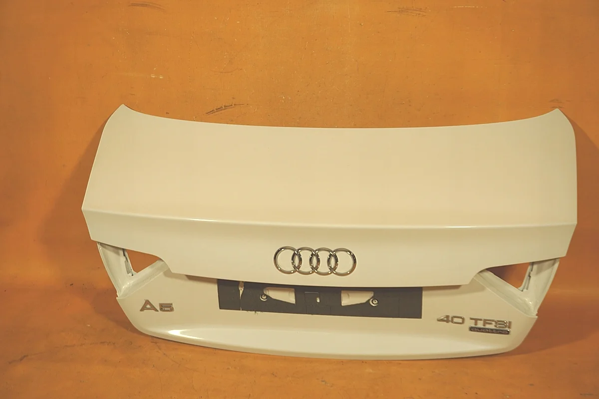 Audi A5 8T Klappe Kofferraum 8T0827023AJ image 4