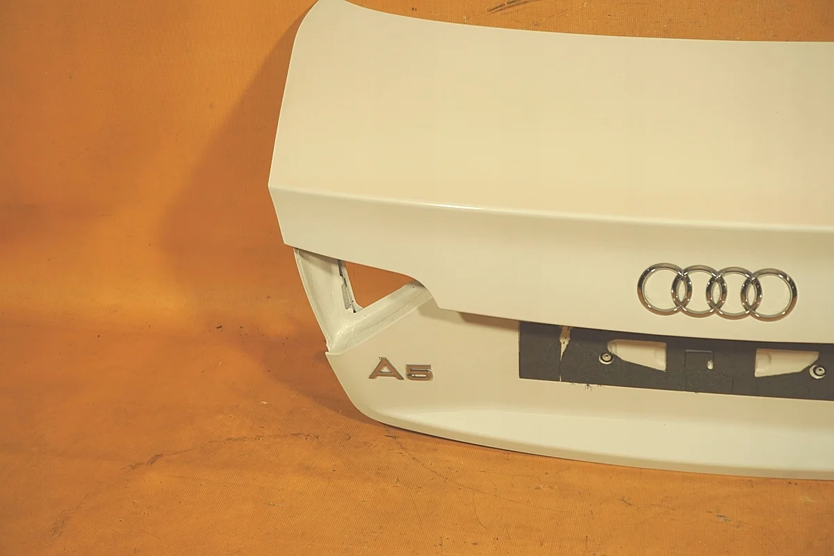Audi A5 8T Klappe Kofferraum 8T0827023AJ image 7