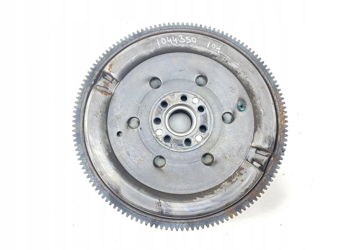 Volant moteur DACIA DUSTER II 123004762R