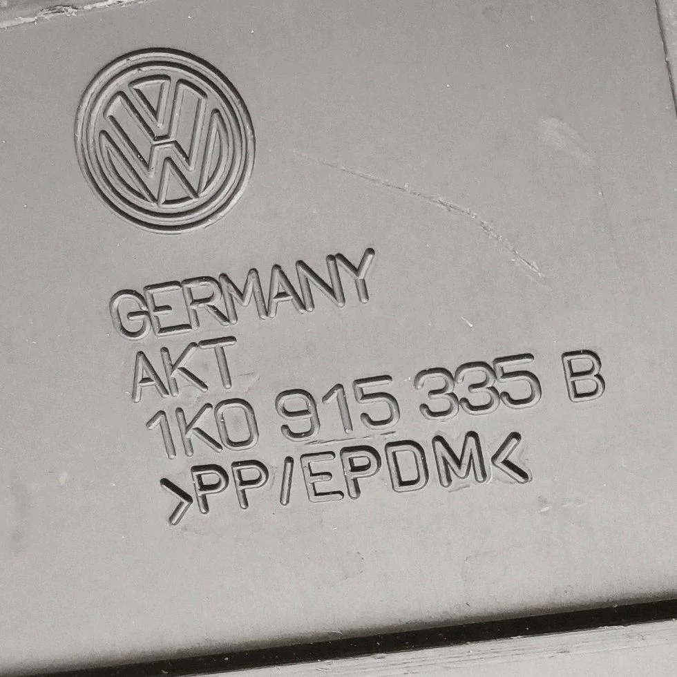 Audi A3 8P Batteriegehäuse 2.0 TDI image 5
