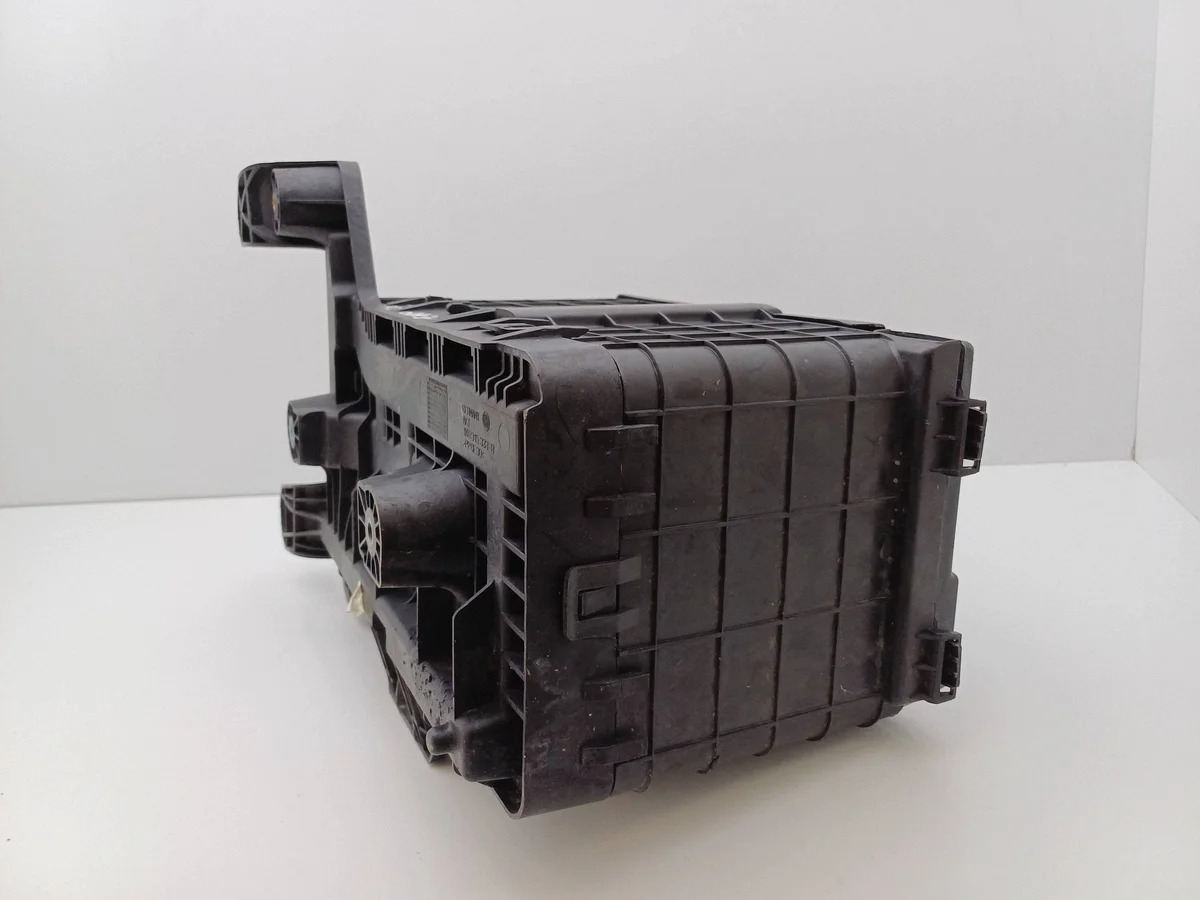 Audi A3 8P Batteriegehäuse 2.0 TDI image 8