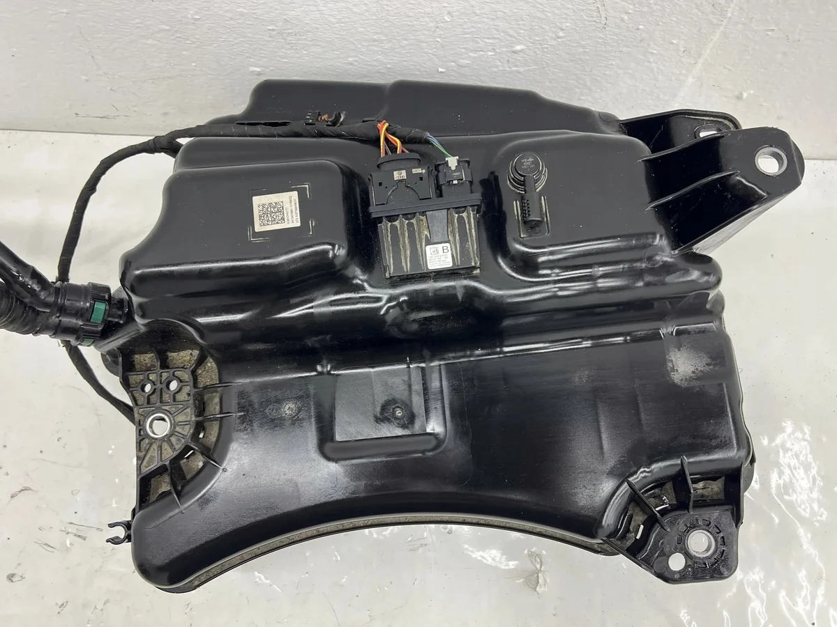 Depósito AdBlue VW Golf 8 2.0 TDI 5Q0131877T image 3