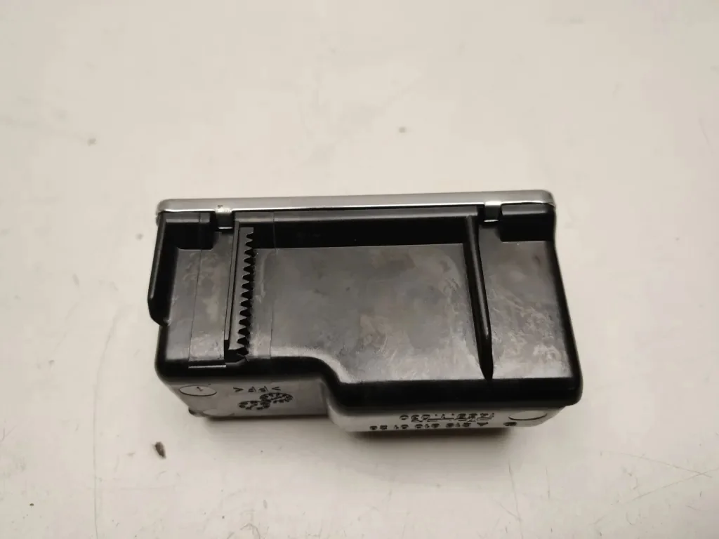 Cenicero Mercedes-Benz S Coupe (C215) A2158100128