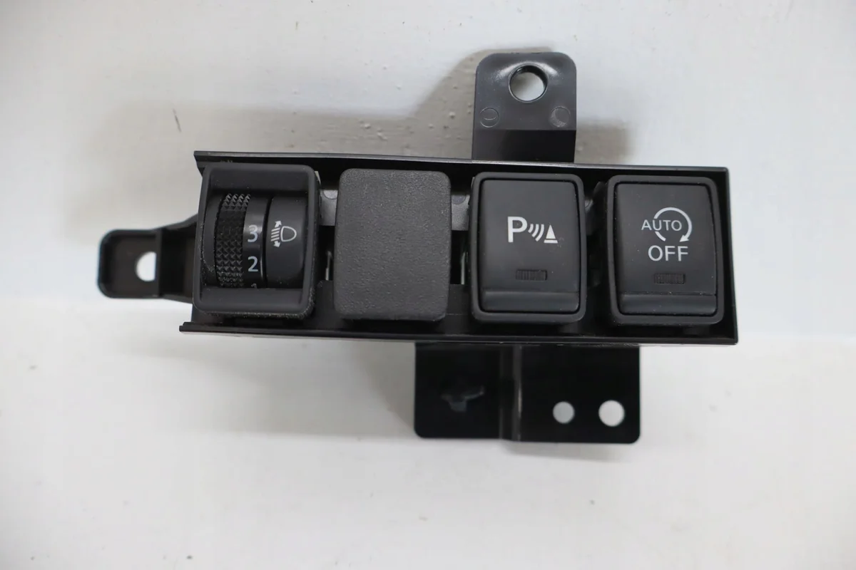 Nissan X-Trail T32 PDC Light Switch Panel