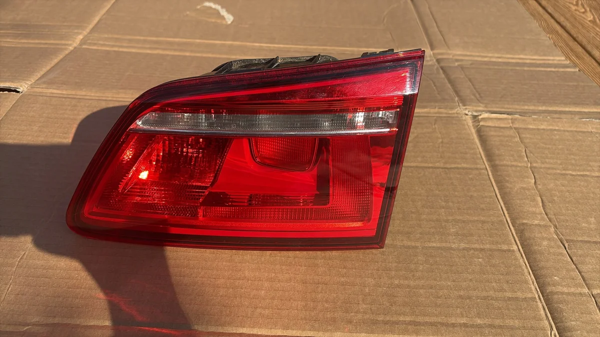 Baklykta Höger VW Golf Sportsvan 510945094K