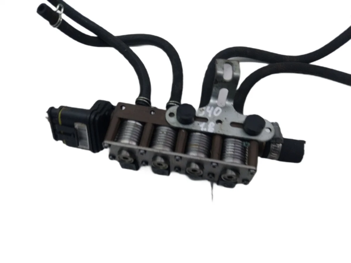 Volvo S40 1.8 16V Einspritzleiste Gas 10R-054147 image 4