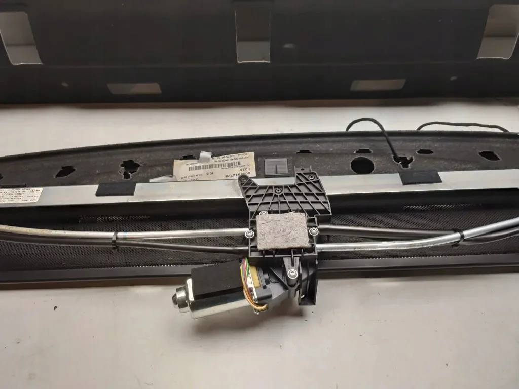 Trunk Cover Mercedes E W212 A2128101620 image 5