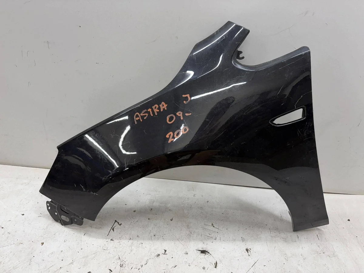 Opel Astra J 09- linker voorspatbord CYX3134