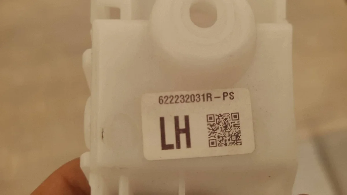 Sandero II Logan Halterung Stoßstange vorne links image 3