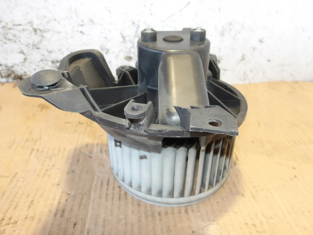 Fiat Doblo II Gebläse 18173010 image 3