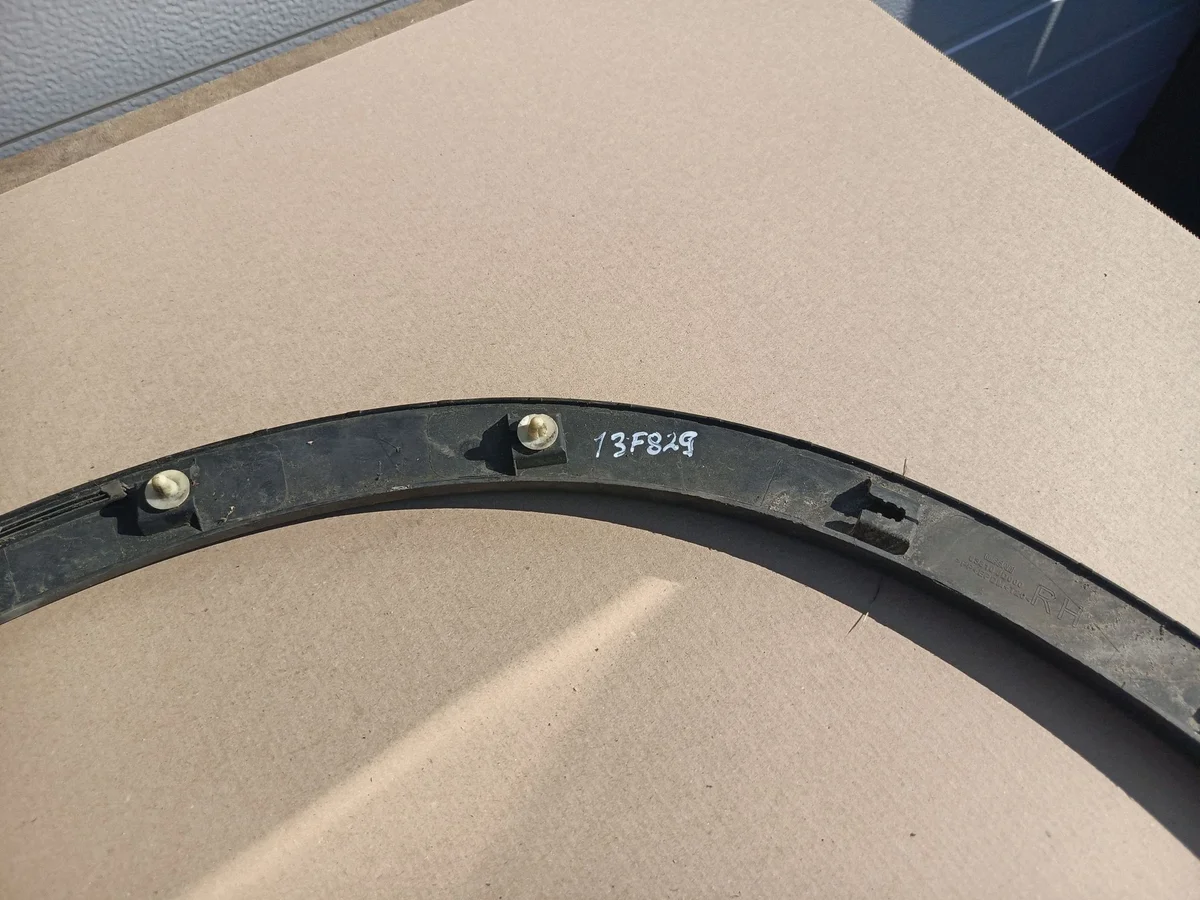 Nissan Qashqai J10 Kotflügelverbreiterung Rechts Vorne image 9