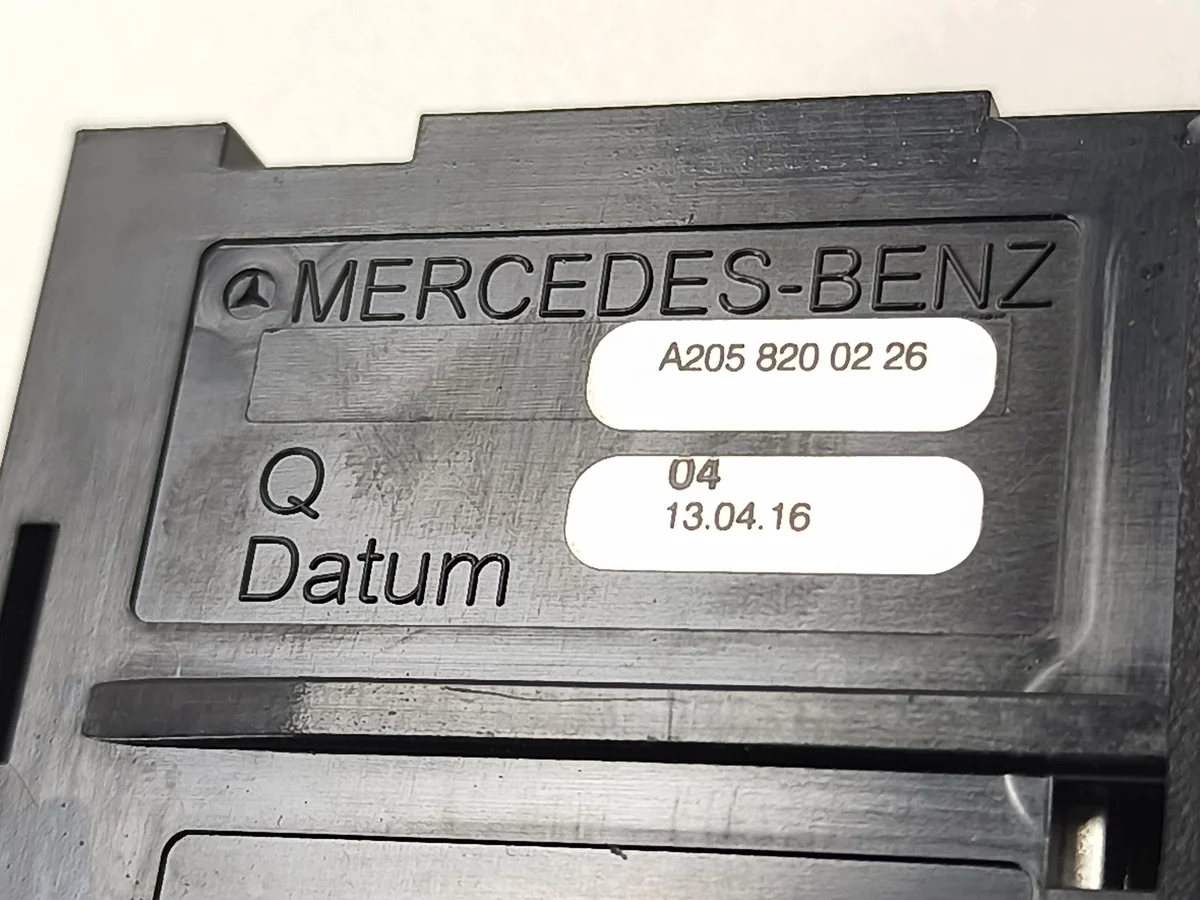 USB SD Port Mercedes C W205 GLC 253 A2058200226 thumbnail 4