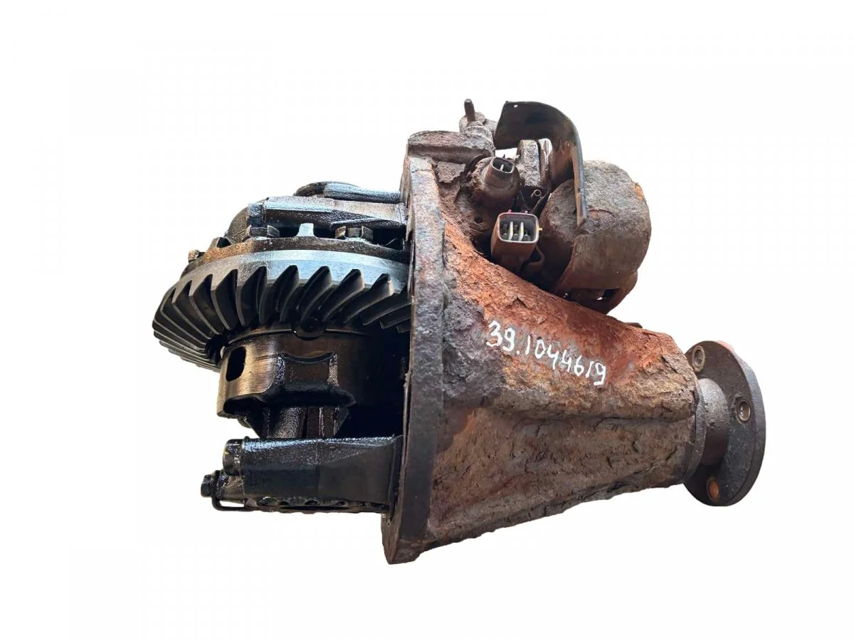 Toyota Land Cruiser J12 Differential 411106A351 image 3