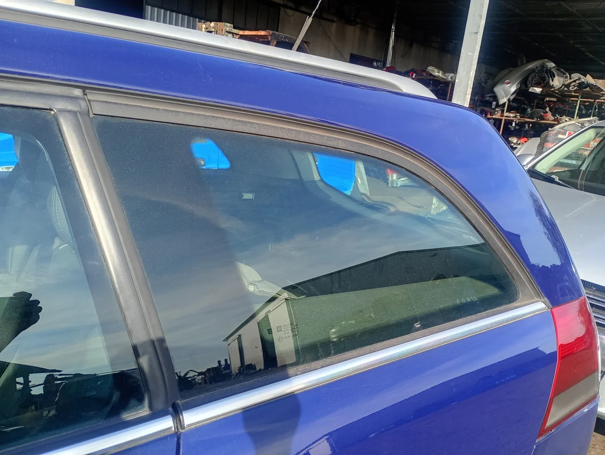 Opel Vectra C FL 04-08 Ventana Lateral Izquierda