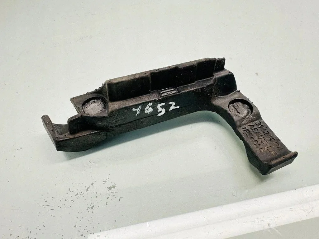 Volvo V90 II Fender End Cap 31424804