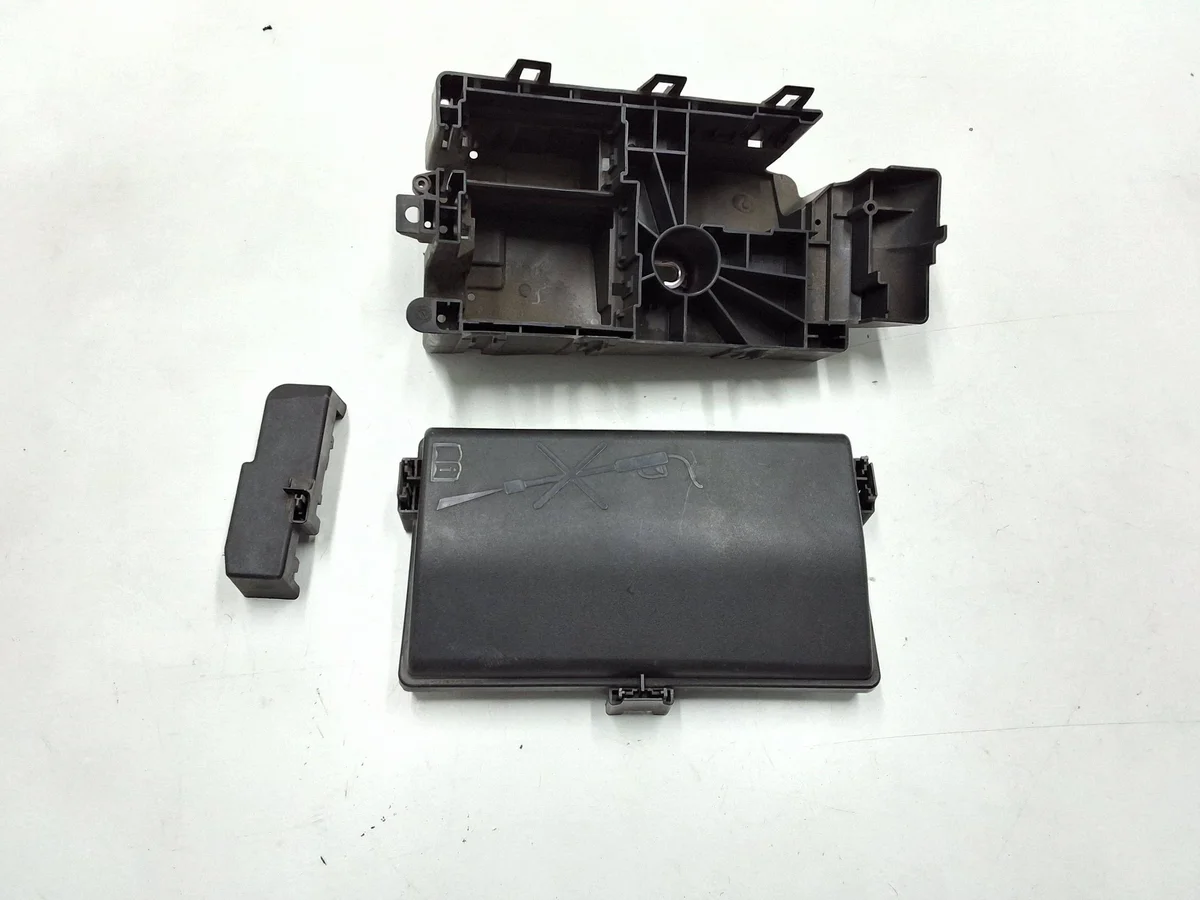 Opel Insignia A Fuse Box Cover 13222785