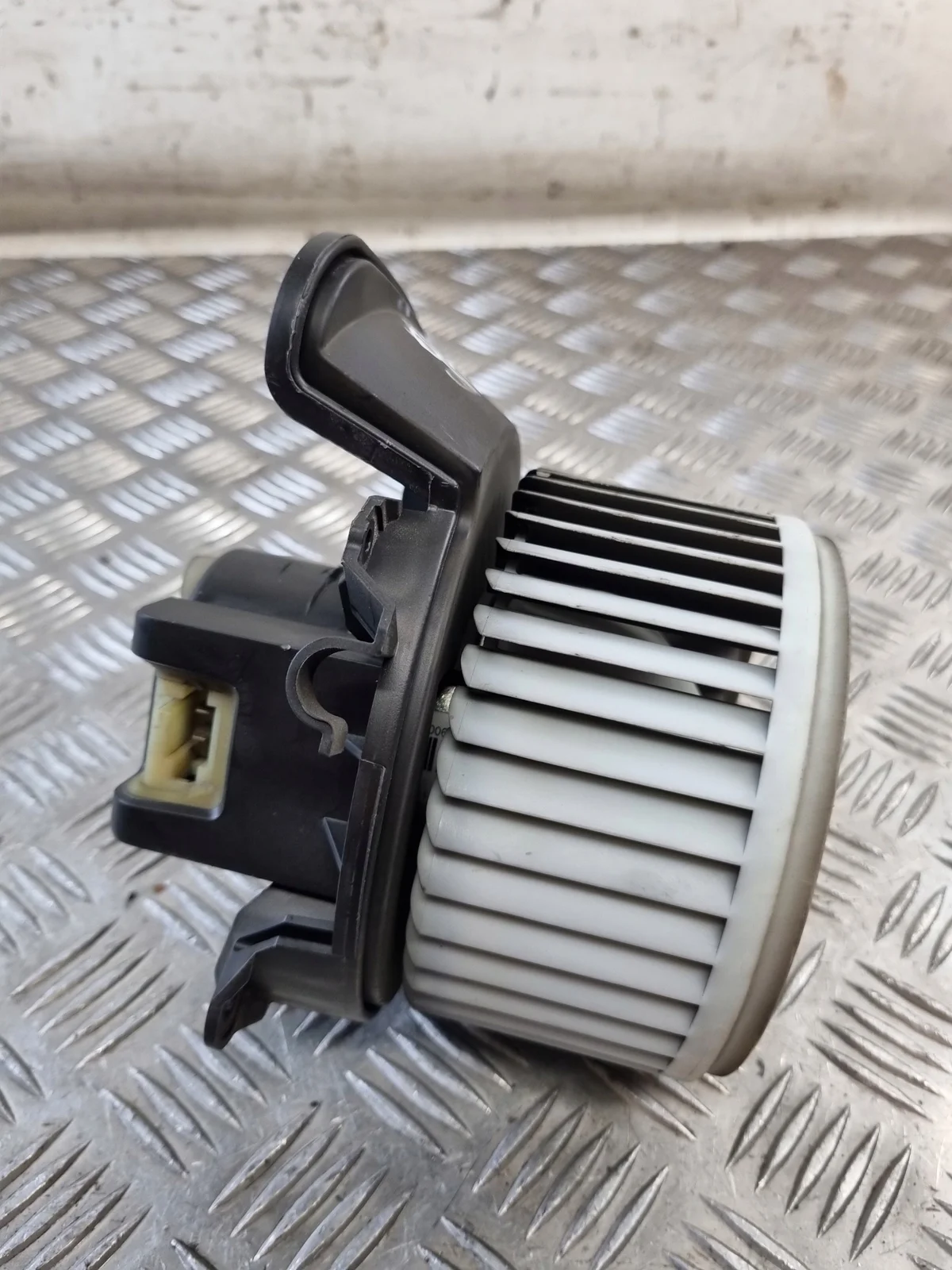 Gebläse Lüfter Opel Corsa E 13335075 image 3