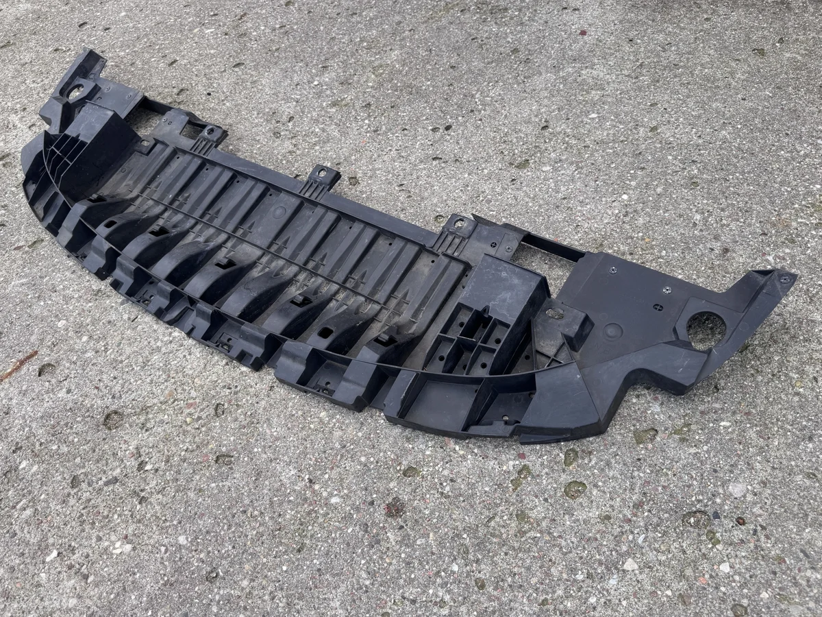 Renault Megane 3 III Unterstoßstangenabdeckung vorne image 3